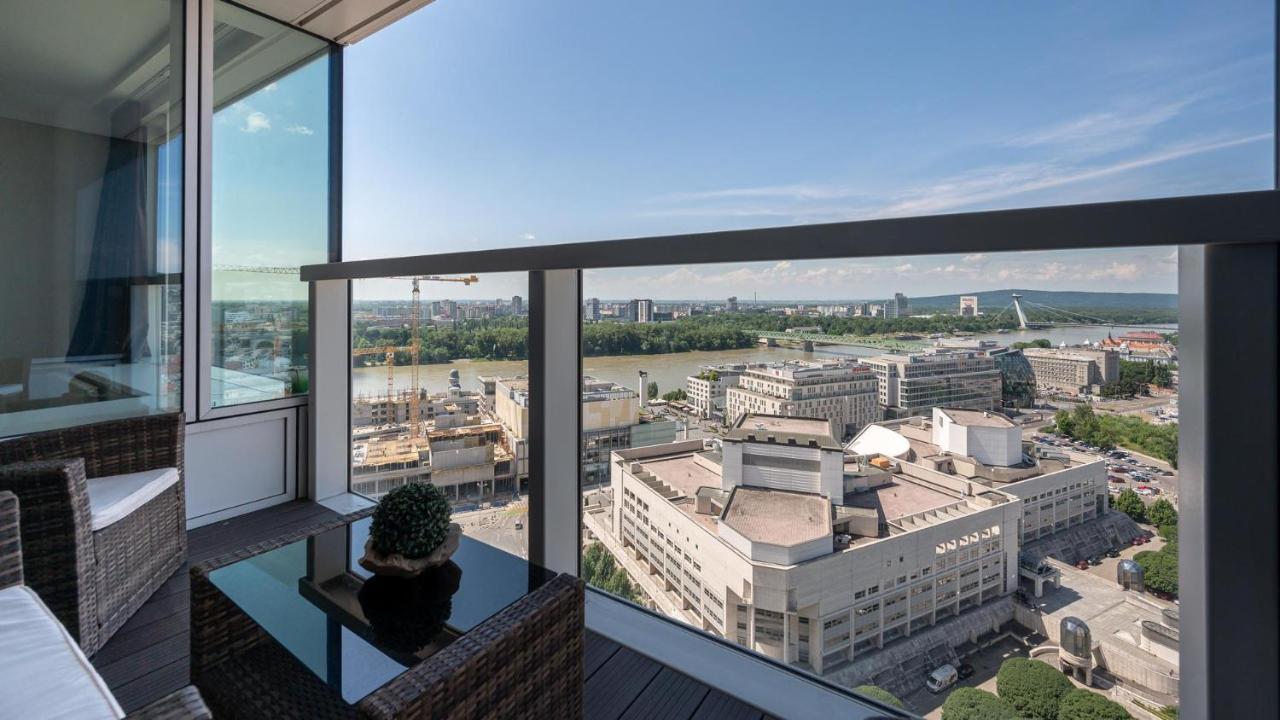 ブラチスラヴァPanorama - Sunset And Castle View, 22Nd Floor, Garage, Acアパートメント エクステリア 写真